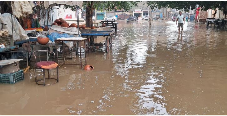 सावन की पहली ही बारिश में डूबा शहर, प्रशासन के बड़े-बड़े दावों की निकली हवा