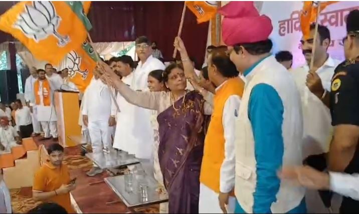भिवानी में सवालों के बीच प्रेस वार्ता छोड़कर चली गईं अर्चना गुप्ता