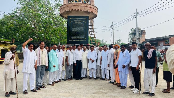 शहीद प्रतिमाओं को गंगाजल अभिषेक रथ व तिरंगा यात्रा निकाली….