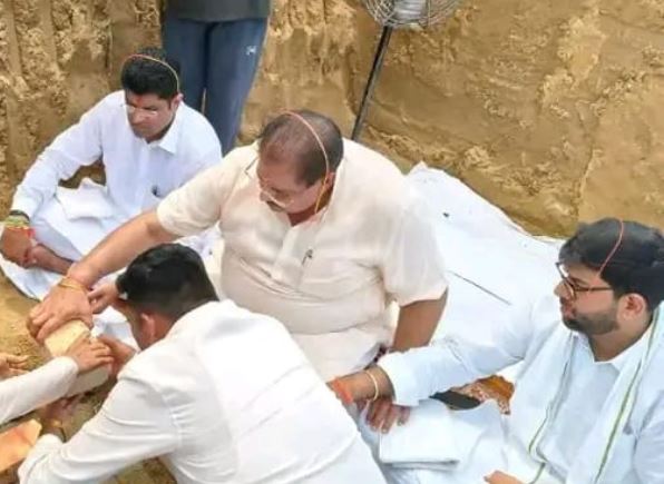 पैतृक गांव में पहली बार कोठी की नींव, क्या हरियाणा की राजनीति में फिर मजबूत होगा चौटाला परिवार?