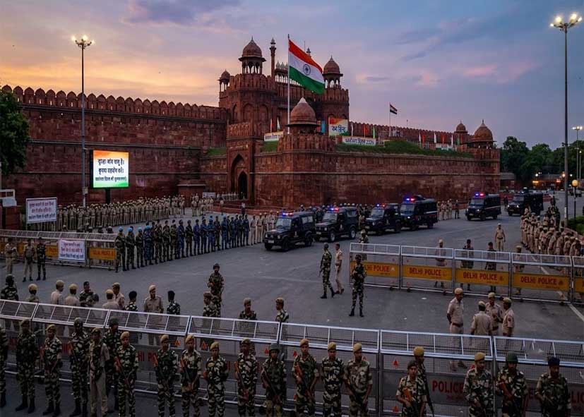 Independence Day 2026: स्वतंत्रता दिवस से पहले दिल्ली में हाई अलर्ट, लाल किले के आसपास कड़ी सुरक्षा; 20 हजार जवान तैनात