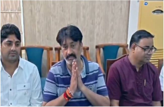 विवादित टिप्पणी, विरोध, फिर हाथ जोड़कर माफी… अब फरीदाबाद निगम के SE ओमवीर का तबादला