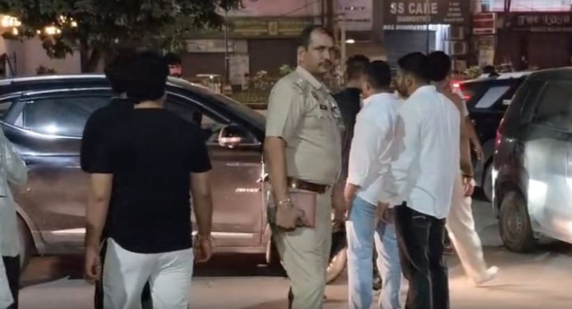 मामूली विवाद में चली गोलियां, दो सगे भाइयों को लगी गोली; गांव में मचा हड़कंप
