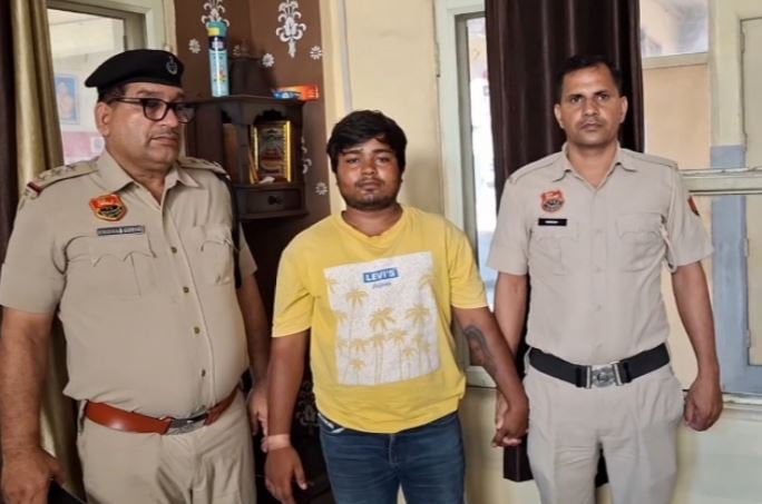 मां की हत्या का बदला लेने के लिए कत्ल! जमानत पर बाहर आए 52 वर्षीय व्यक्ति को गोली मारी, कट्टा लेकर खुद थाने पहुंचा आरोपी
