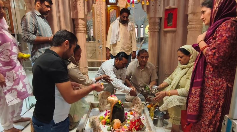 हिसार में धूमधाम से मनाया गया शिवरात्रि पर्व, मंदिरों में उमड़ी श्रद्धालुओं की भीड़