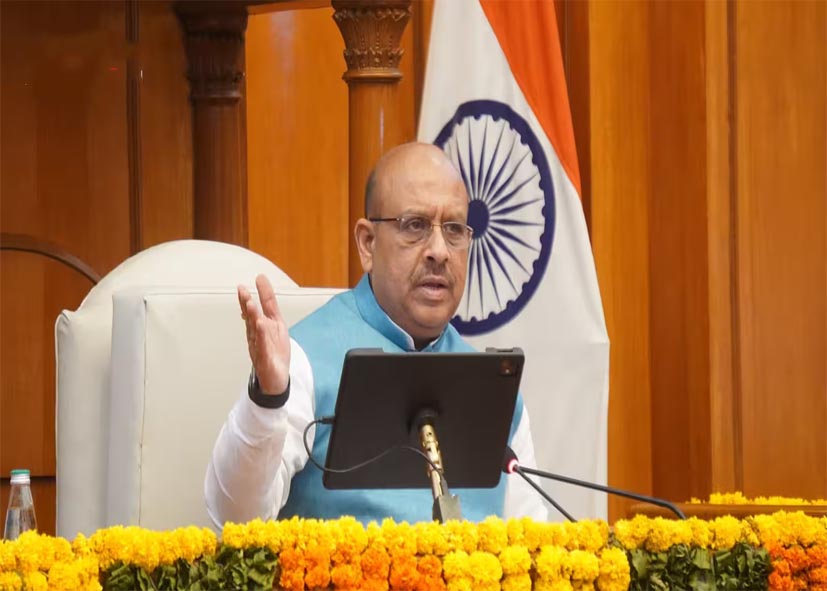 दिल्ली में कूड़ा प्रबंधन और आवारा पशुओं के मुद्दे पर विधानसभा स्पीकर सख्त, MCD से मांगी रिपोर्ट