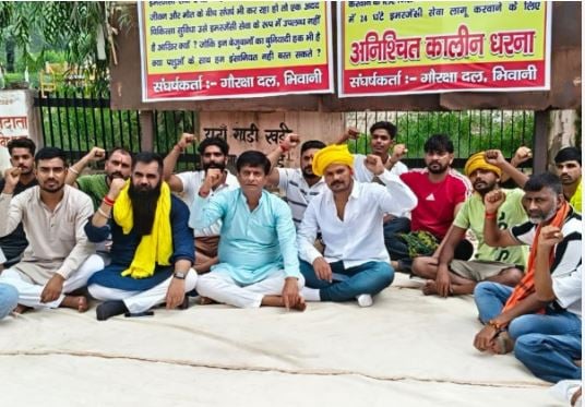 प्रशासनिक आश्वासन के बाद गोरक्षा दल ने समाप्त किया धरना, 24 घंटे चिकित्सकीय सुविधा का मिला भरोसा