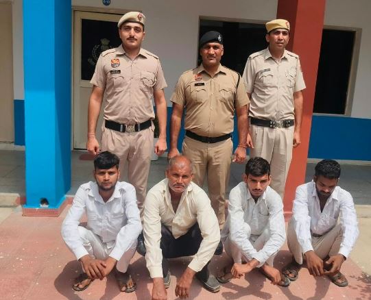 रेहड़ी लगाने को लेकर भिड़े दो गुट, डंडे बरसाने वाले चार आरोपी गिरफ्तार