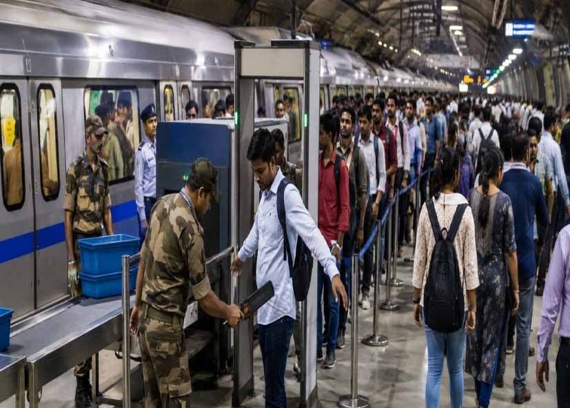 स्वतंत्रता दिवस से पहले अलर्ट मोड में DMRC, मेट्रो स्टेशनों पर बढ़ाई जाएगी सख्ती, जारी की एडवाइजरी