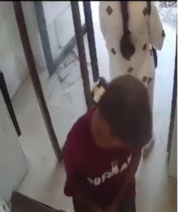 ATM से छेड़छाड़ करने वाली दो सगी बहनों की हुई पहचान, पुलिस ने किया गिरफ्तार
