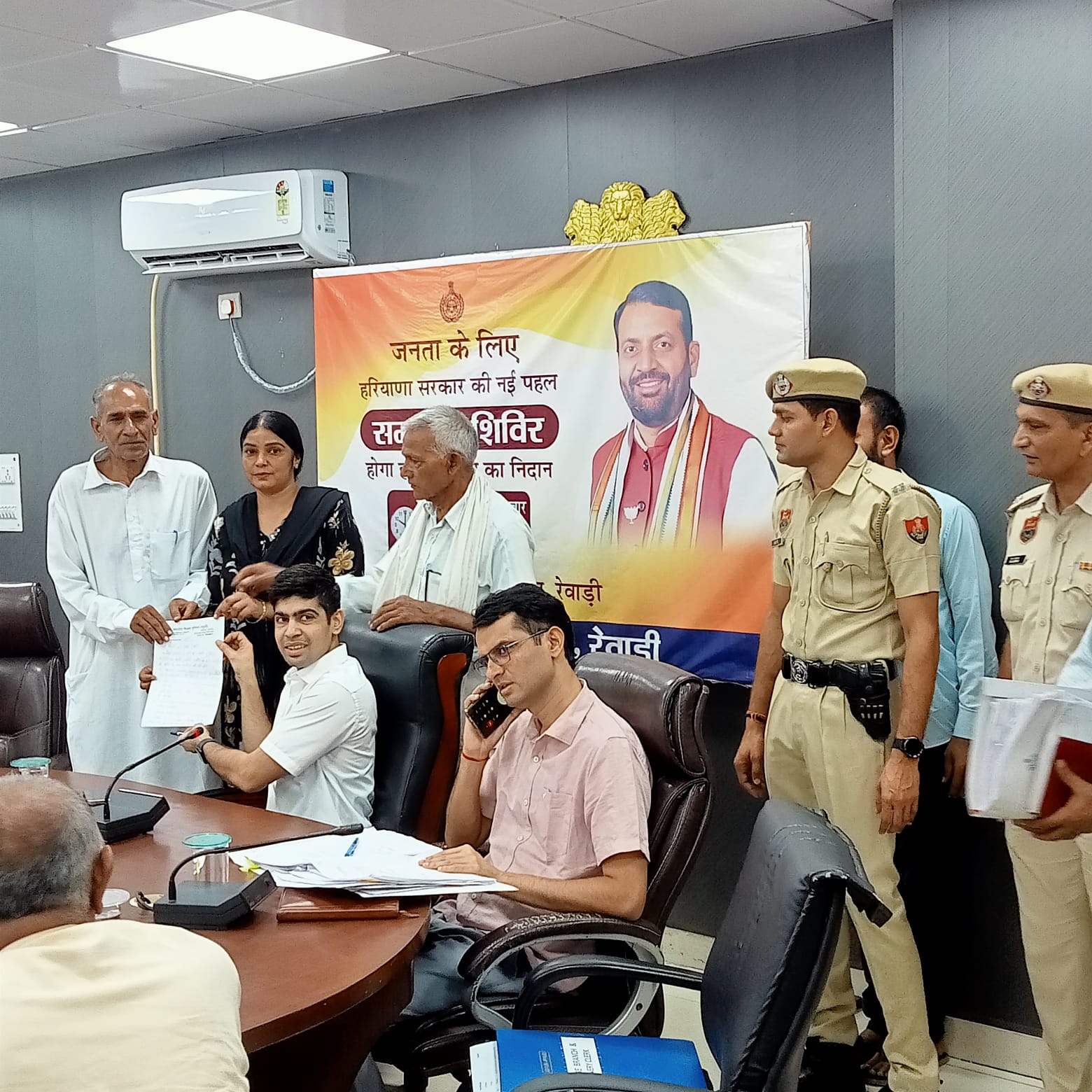 किसानों का प्रतिनिधिमंडल डीसी से मिला, विभिन्न मांगों को लेकर सौंपा ज्ञापन