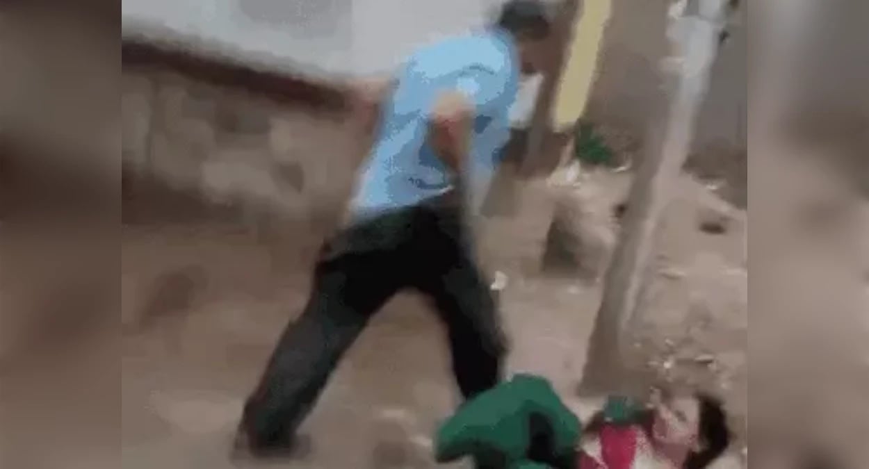 ‘मम्मी-मम्मी’ चिल्लाती रही बेटी , पत्नी को बाल पकड़कर सड़क पर घसीटता रहा पति, VIDEO वायरल