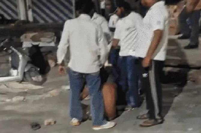ऋषिकेश में हरियाणा के युवक के साथ हैवानियत! कपड़े उतारकर सड़क पर घसीटा, VIDEO वायरल