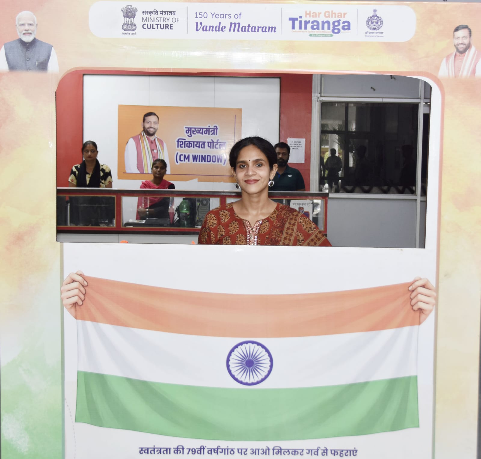 डीसी ने किया तिरंगा प्रदर्शनी का उद्घाटन, लोगों को बताया राष्ट्रीय ध्वज का इतिहास और महत्व
