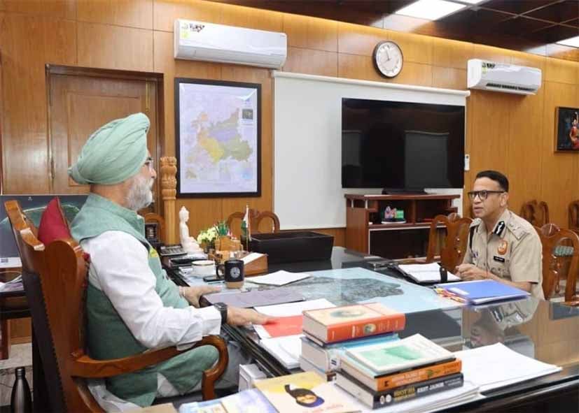 बुजुर्गों की सुरक्षा को लेकर LG सख्त, दिल्ली पुलिस को दिए ये निर्देश; बढ़ेगा सीनियर सिटीजन ऐप का दायरा