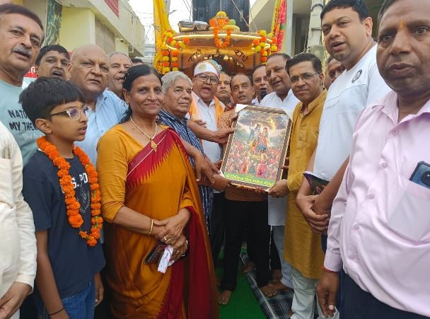सेवा और भक्ति का अनूठा संगम, राधे-कृष्ण प्रभात फेरी से भक्तिमय हुआ कैथल