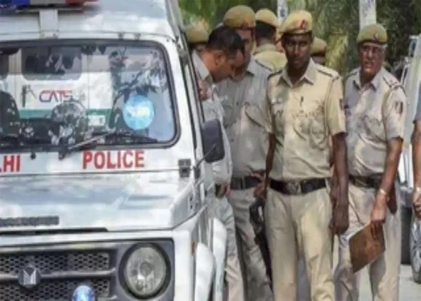 दिल्ली के रेस्टोरेंट मालिक से 5 करोड़ रंगदारी की मांग, गैंगस्टर ने दी परिवार को खत्म करने की धमकी