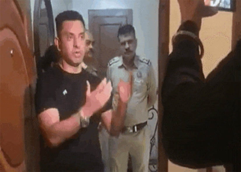 E-20 के खिलाफ खोला मोर्चा, तहसीन पूनावाला का दावा- नजरबंद करने पहुंची दिल्ली पुलिस