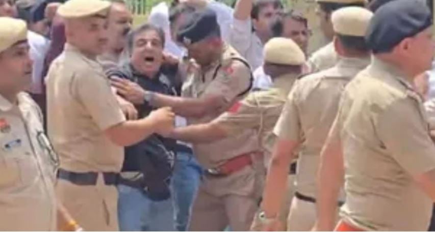 CM के काफिले को काले झंडे दिखाना पड़ा भारी, कांग्रेस के 8 कार्यकर्ता गिरफ्तार