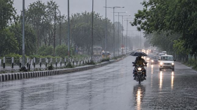 Haryana Weather Today : हरियाणा में फिर बदला मौसम का मिजाज, आज इन जिलों में भारी बारिश का अलर्ट