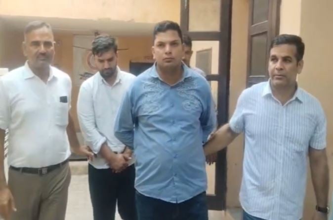 हड़ताल में भी ‘रिश्वत’ का जुगाड़! 35 हजार मांगे, 20 हजार लेते पटवारी और सहायक रंगे हाथ गिरफ्तार
