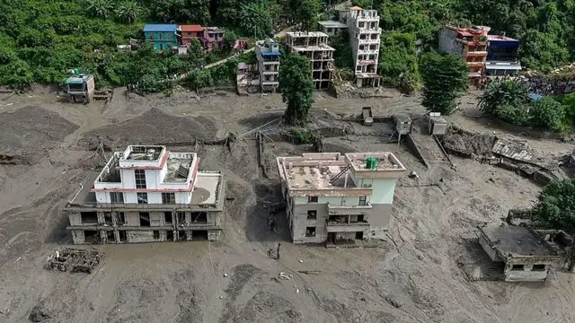 नेपाल में बाढ़ का कहर: 600 मौतें, 1900 से ज्यादा लापता; सीमा पर बनी झील से फिर तबाही का खतरा