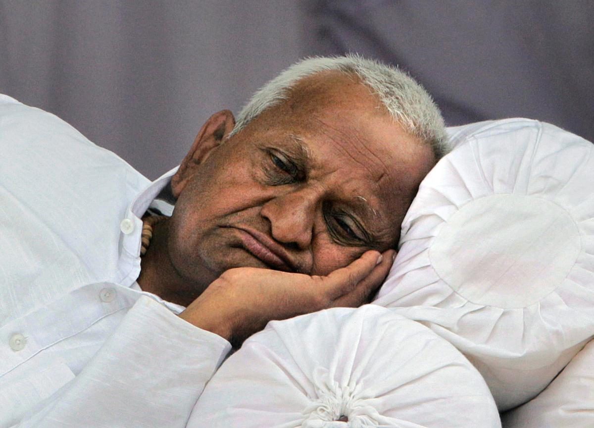 अन्ना हजारे की तबीयत अचानक बिगड़ी, मुंबई के अस्पताल के ICU में भर्ती