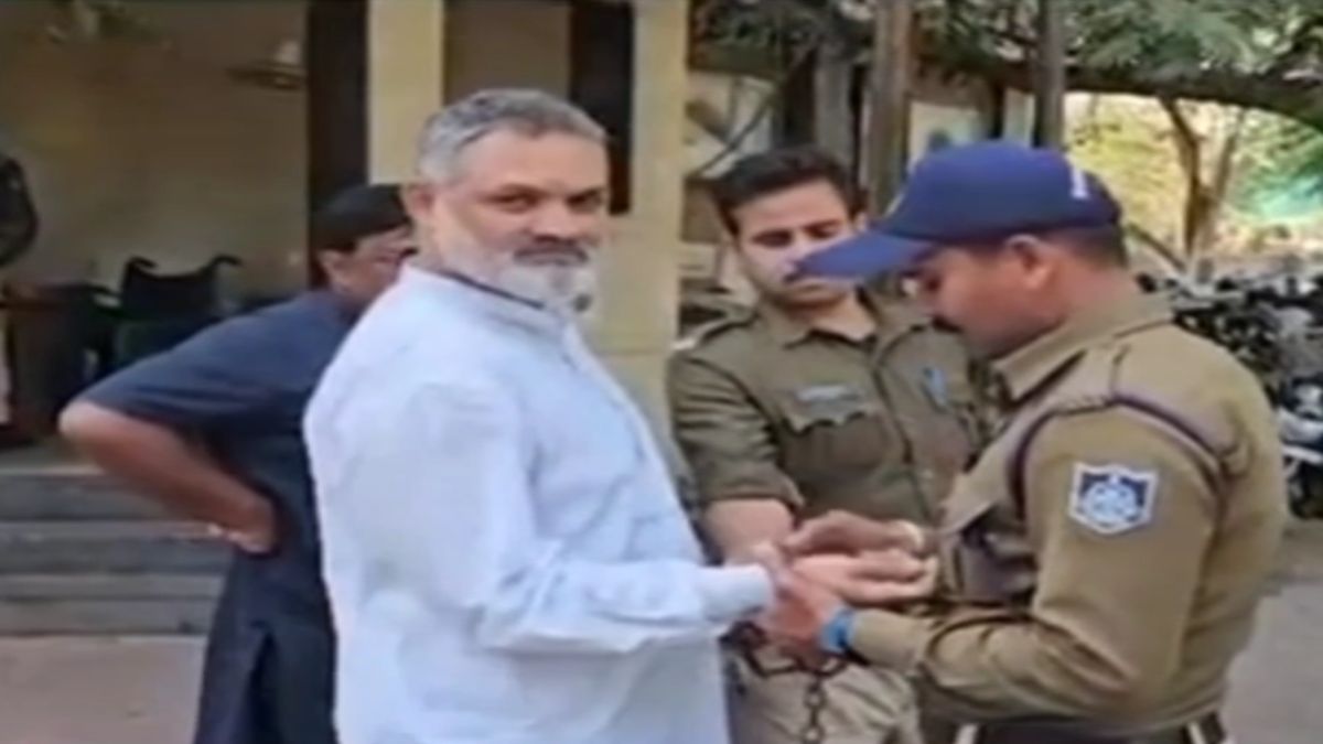 अपराध से सियासत तक: 27 से ज्यादा गंभीर मामलों का आरोपी अनवर ‘डकैत’ चढ़ा पुलिस के हत्थे, जांच में खुलेंगे कश्मीर और अतीक कनेक्शन