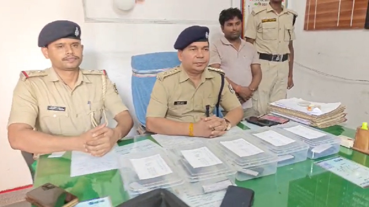 मुंगेर से हथियार लाकर मोतिहारी में करता था सप्लाई, 5 पिस्टल और मैगजीन के साथ तस्कर गिरफ्तार