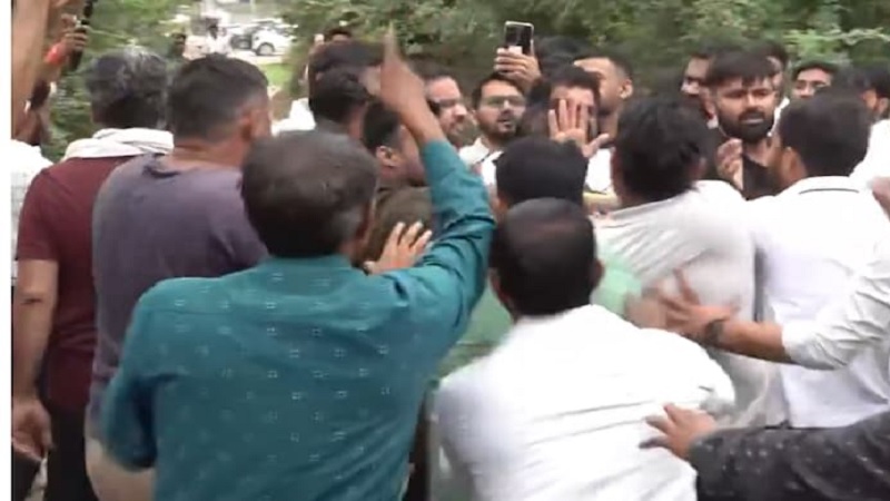 बगरू गांव में CJP टीम का विरोध, आशुतोष रांका को ग्रामीणों ने खदेड़ा, धक्का-मुक्की का आरोप