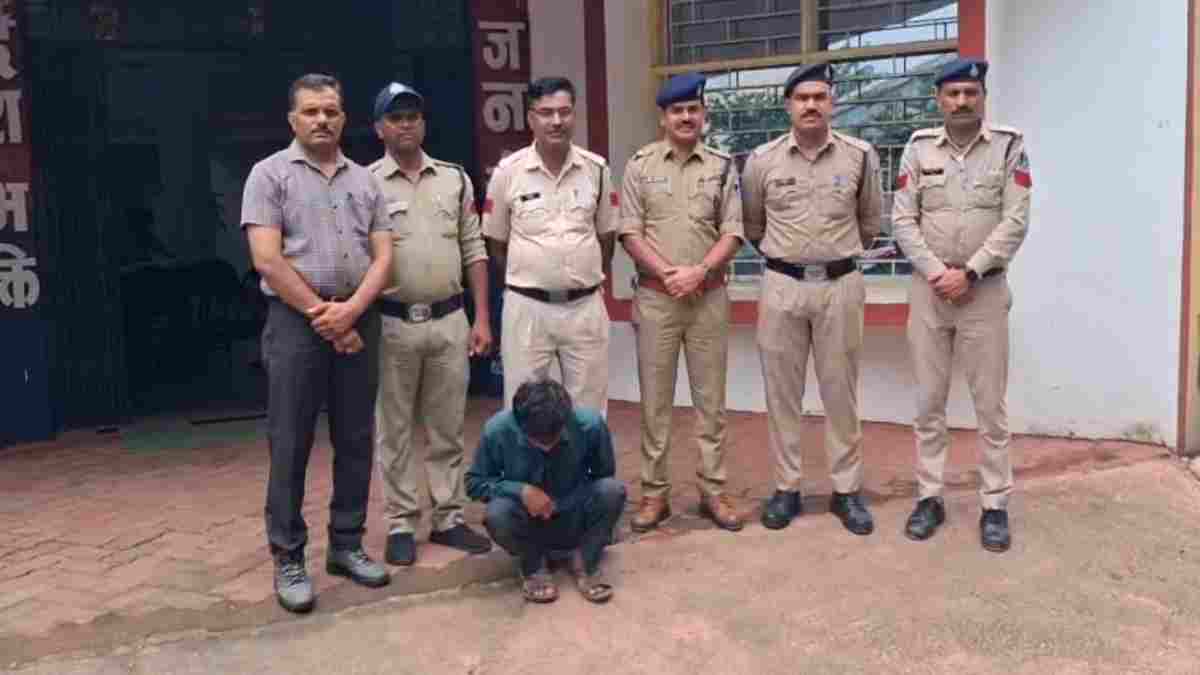 शराब को लेकर विवाद में पत्नी की हत्या: शव को फांसी में लटका कर दिया आत्महत्या का रूप, आरोपी पति गिरफ्तार 