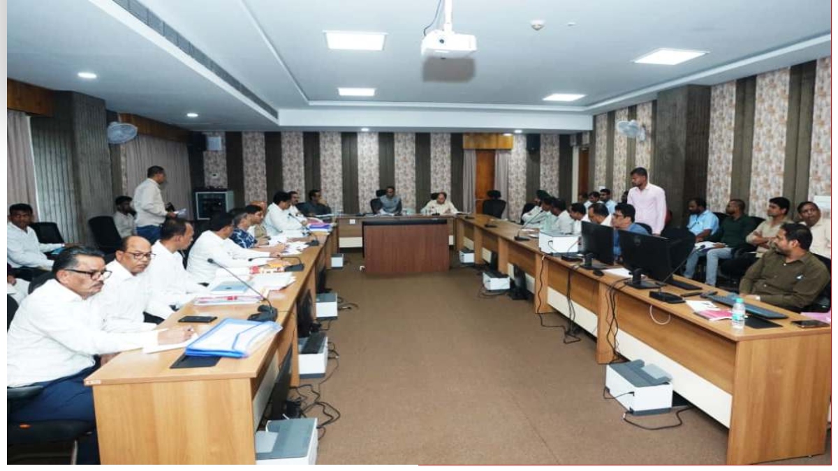 PWD सचिव ने ली अधिकारियों-ठेकेदारों की बैठक: सड़कों और पुल-पुलियों के काम दिसंबर तक पूरा करने के निर्देश, काम नहीं करने वाले होंगे ब्लैकलिस्ट