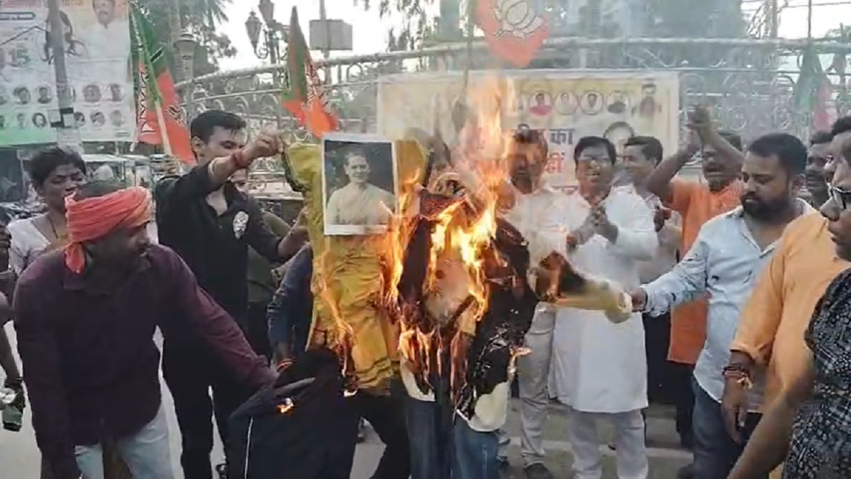 राष्ट्रगान विवाद पर सहरसा में BJP का आक्रोश मार्च, राहुल-सोनिया का पुतला फूंका