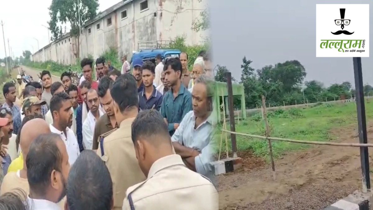 शव दफन पर बवाल : ग्रामीणों ने शमशान घाट का रास्ता किया बंद, हिंदू रीति-रिवाज से अंतिम संस्कार बनी सहमति