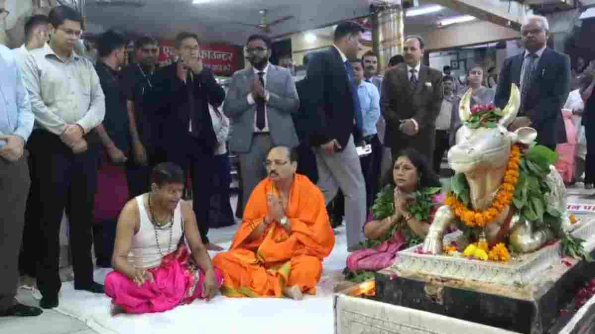 महाकाल के दरबार में CM डॉ. मोहन: शयन आरती में हुए शामिल, गर्भगृह में की पूजा