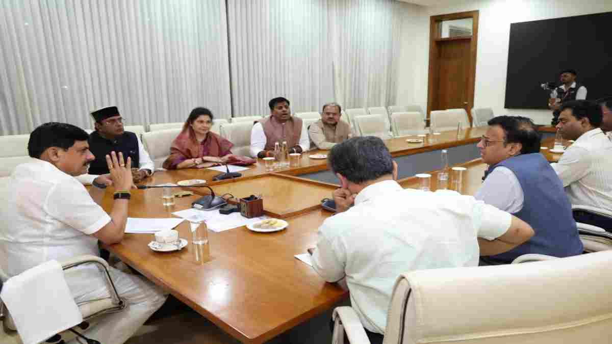 CM मोहन यादव की बैठक में बड़ा फैसला: भोपाल के भवनों पर एक्शन फिलहाल टला, सुप्रीम कोर्ट के आदेशों पर बनेगी हाई लेवल कमेटी 