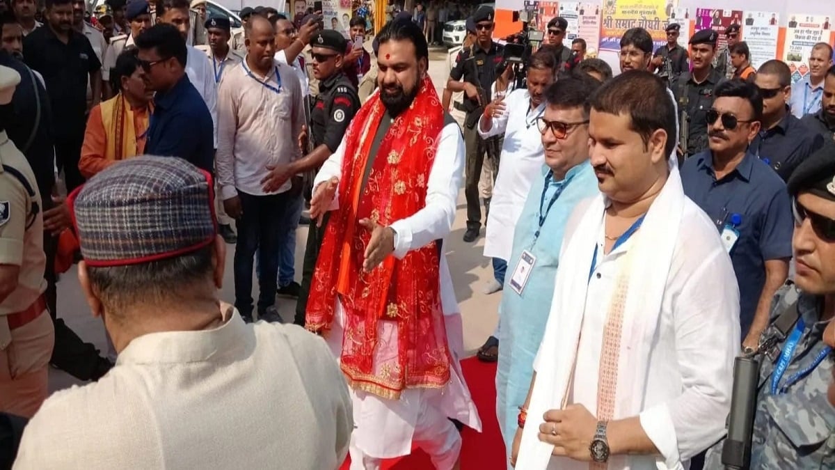 CM बनने के बाद पहली बार थावे मंदिर पहुंचे सम्राट चौधरी, मां सिंहासनी के दरबार में टेका मत्था