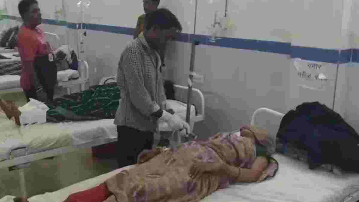धार के डही में सनसनी: मटके के पानी पीने से सरपंच समेत चार की तबीयत बिगड़ी, बकरी के बच्चे की मौत; जहर मिलाने की आशंका