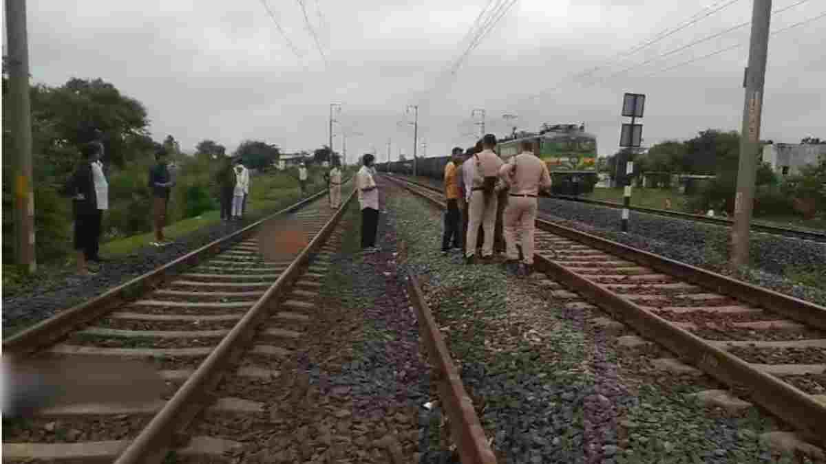 रक्षाबंधन पर दर्दनाक हादसा: ट्रेन से कटकर परिवार के 3 सदस्यों की मौत, पहले बेटे, फिर माता-पिता की गई जान
