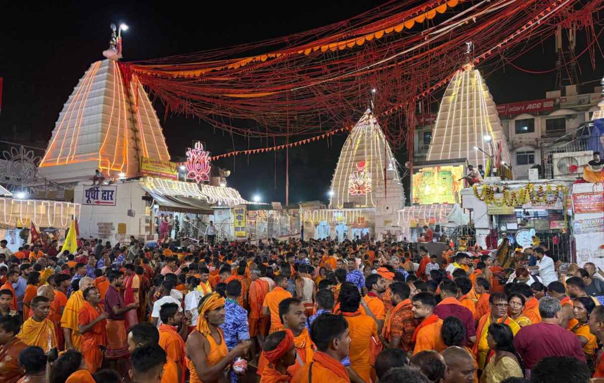 देवघर श्रावणी मेला 2026: बाबा बैद्यनाथ को दो लाख शिवभक्तों ने किया जलाभिषेक, 3D पेंटिंग्स और ड्रोन शो ने भक्तों का मोहा मन
