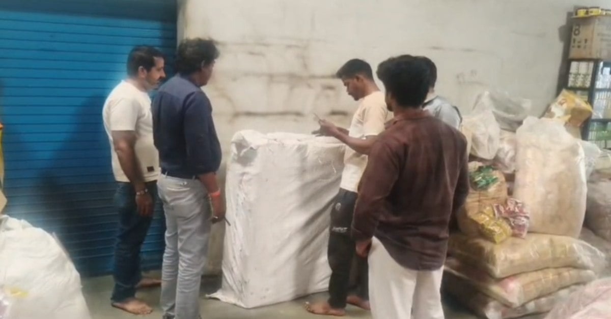 खंडवा में फूड सेफ्टी डिपार्टमेंट की बड़ी कार्रवाई: डॉली एरोमेटिक प्रतिष्ठान पर दबिश, मौके से 153 लीटर देशी घी जब्त