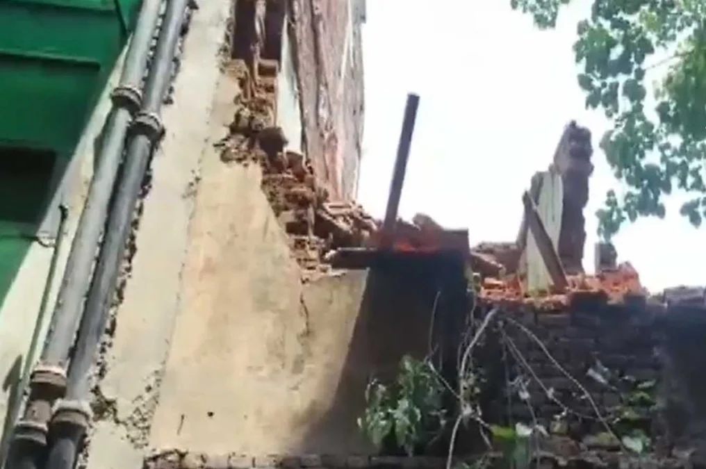 करोल बाग में डिमोलिशन के दौरान दो मंजिला इमारत ढही, एक मजदूर की मौत; तीन घायल