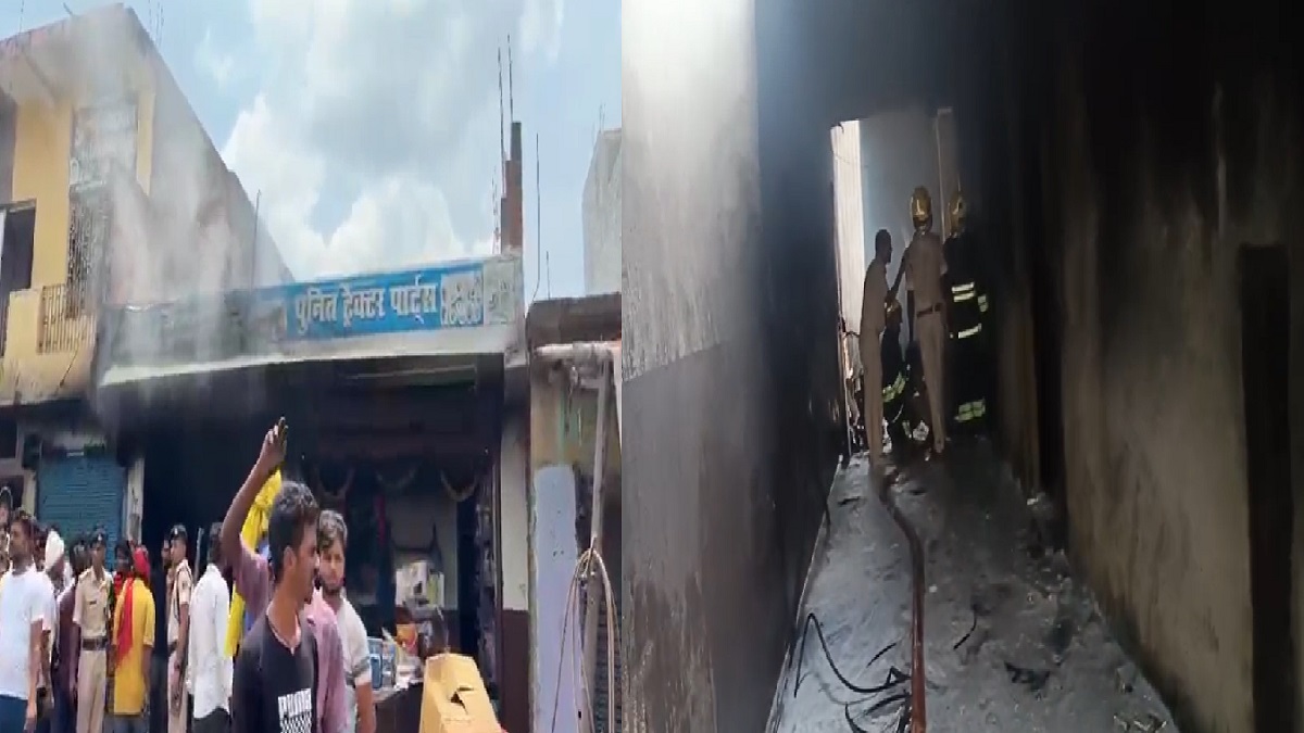 रोहतास: इलेक्ट्रिक बाइक गोदाम में लगी भीषण आग, 80 से अधिक स्कूटी और 200 बैटरी जलकर राख