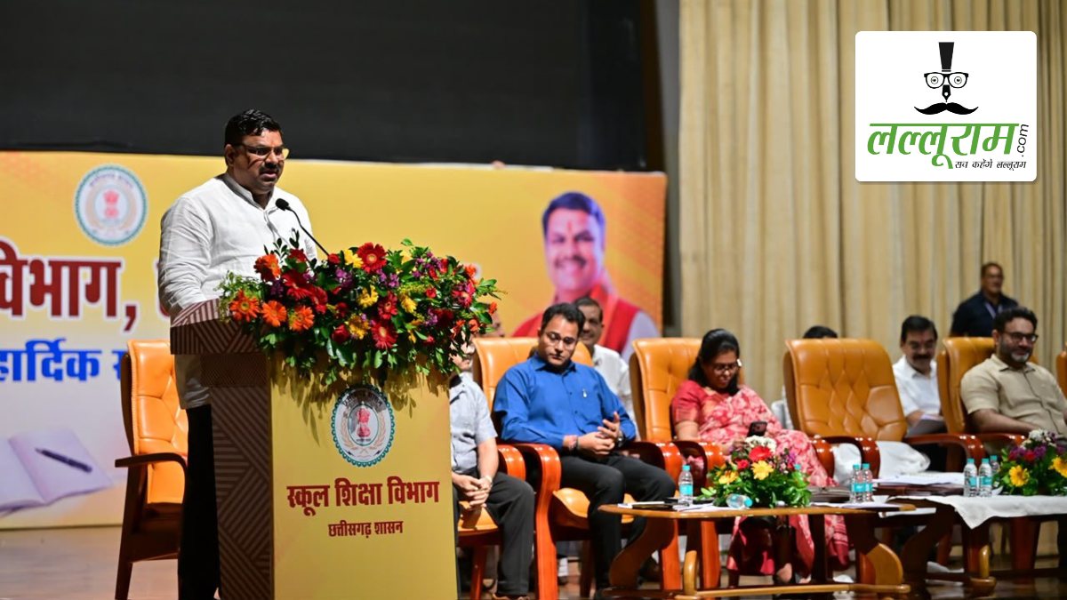 शिक्षा विभाग की बैठक में मंत्री गजेंद्र यादव का सख्त रुख, कहा- सिर्फ ऑनलाइन अटेंडेंस के लिए स्कूल न आएं शिक्षक, बच्चों को नहीं पढ़ाया तो होगी कार्रवाई