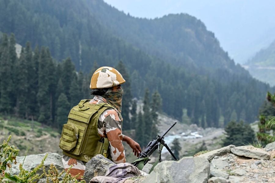 कश्मीर में टारगेट किलिंग रोकने का प्लान तैयार : अब प्रवासी मजदूरों को एक साथ रखा जाएगा, थाने में देनी होगी जानकारी