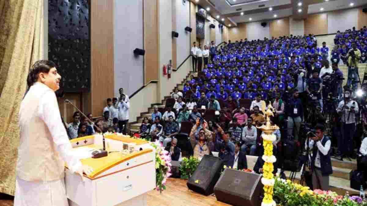 अभिविन्यास समारोह में शामिल हुए CM डॉ. मोहन: कहा – ग्लोबल स्किल्स पार्क से हर साल 10 हजार युवाओं को मिलेगा प्रशिक्षण, तीन MoU हुए