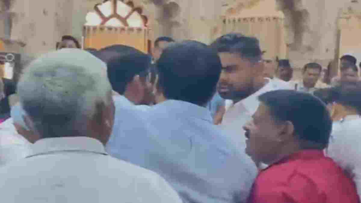 पार्षदों में मारपीट की नौबत: लोकतंत्र का मंच अखाड़े में हुआ तब्दील, इतिहास में पहली बार गरमाया सदन का माहौल