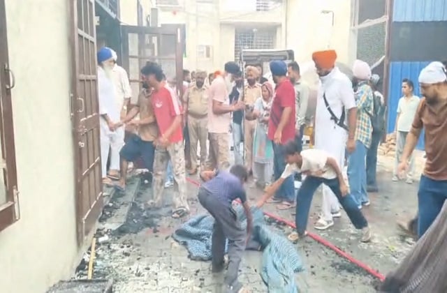 फरीदकोट के गुरुद्वारा श्री गुरु तेगबहादुर सिमरन में भीषण आग, संगत ने सुरक्षित निकाले श्री गुरु ग्रंथ साहिब जी के पावन स्वरूप