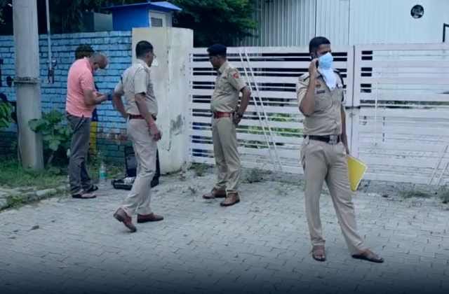 अंबाला में कार के अंदर मिला डॉक्टर का शव, पॉलीक्लिनिक के बाहर खड़ी गाड़ी से मिलने पर मचा हड़कंप