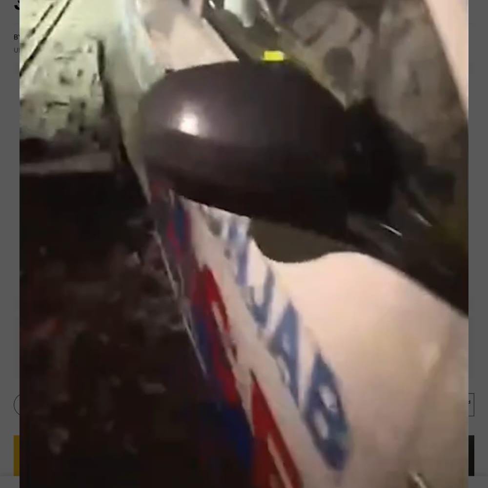 ड्यूटी के दौरान शराब के नशे में धुत मिला पुलिसकर्मी, रेलवे ट्रैक पर चढ़ा दी PCR गाड़ी; वीडियो वायरल